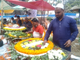 বগুড়ায় ভাষা দিবসকে ঘিরে ফুলবাজারে কর্মব্যস্ততা,অর্ধকোটি টাকার বিক্রির আশা